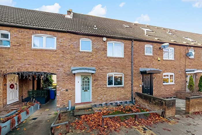 2 Bedroom End Terrace House To Rent In Redwood Close, Surrey Quays, SE16