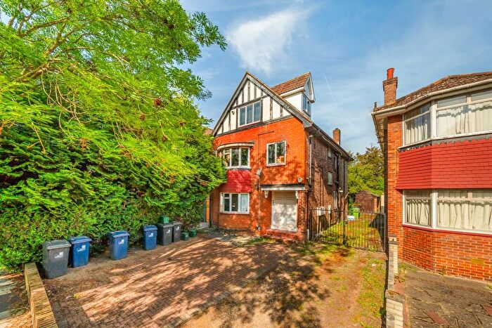 2 Bedroom Flat For Sale In Perryn Road, Acton, W3