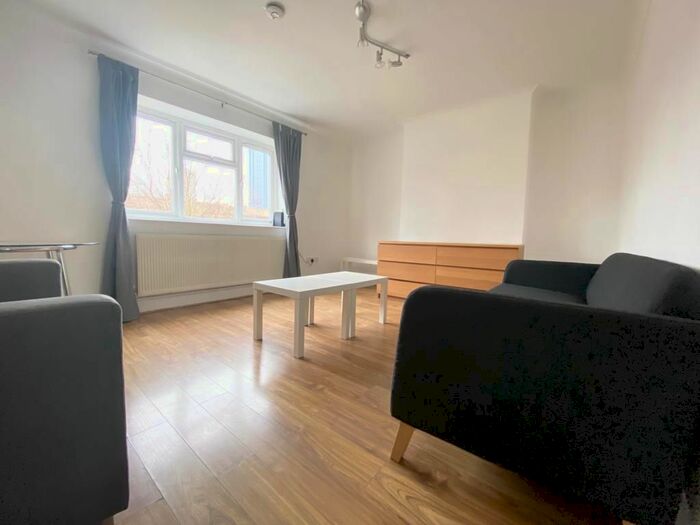 3 Bedroom Flat To Rent In Evelyn Court, Evelyn Walk, Old Street, N1