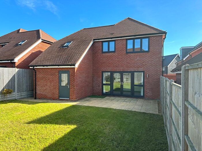 4 Bedroom Detached House To Rent In Catland Copse, Southampton, SO31