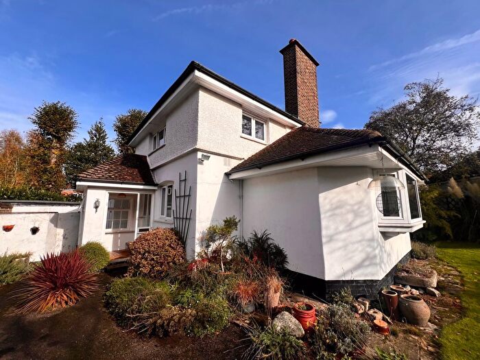 4 Bedroom Detached House For Sale In Deans Lane, Walton On The Hill, KT20