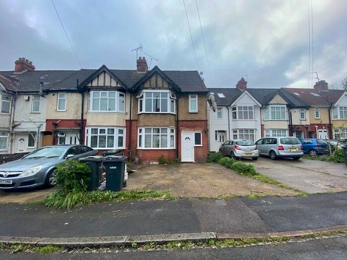 3 Bedroom Semi-Detached House To Rent In Chester Close, Luton, LU4