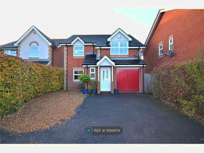 4 Bedroom Detached House To Rent In Chatsworth Green, Hatch Warren, Basingstoke, RG22