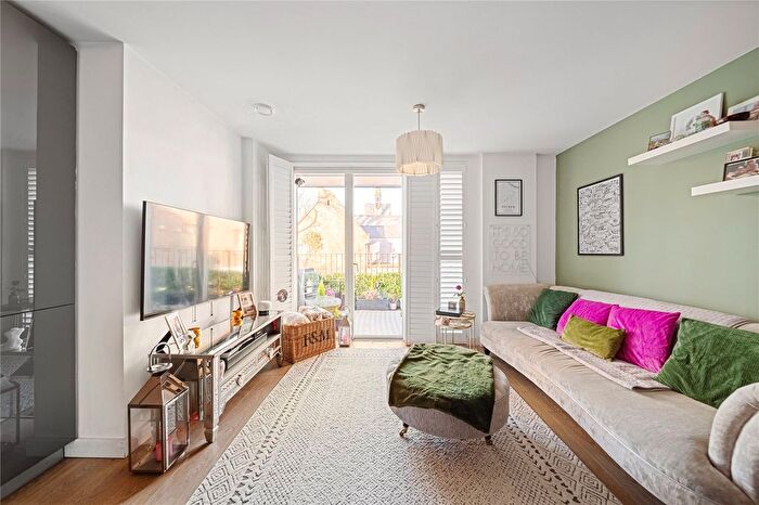 2 Bedroom Flat For Sale In Roehampton Lane, Putney, London, SW15