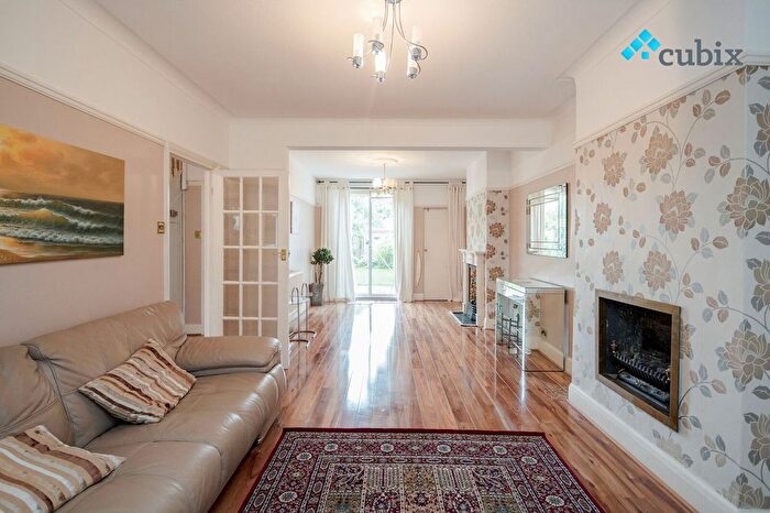 3 Bedroom Terraced House To Rent In Manor Way, London, CR4