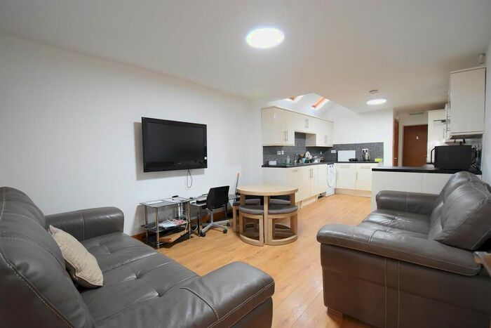 7 Bedroom End Of Terrace House To Rent In Heeley Road, Selly Oak, Birmingham, B29