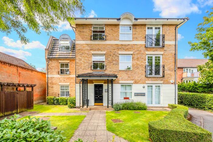 2 Bedroom Flat To Rent In Lovelace Gardens, Surbiton, KT6