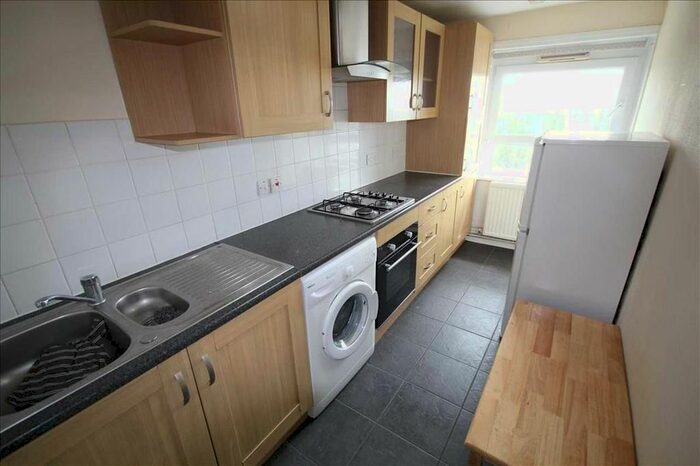 2 Bedroom Flat To Rent In Clements Court, Green Lane, Hounslow, TW4