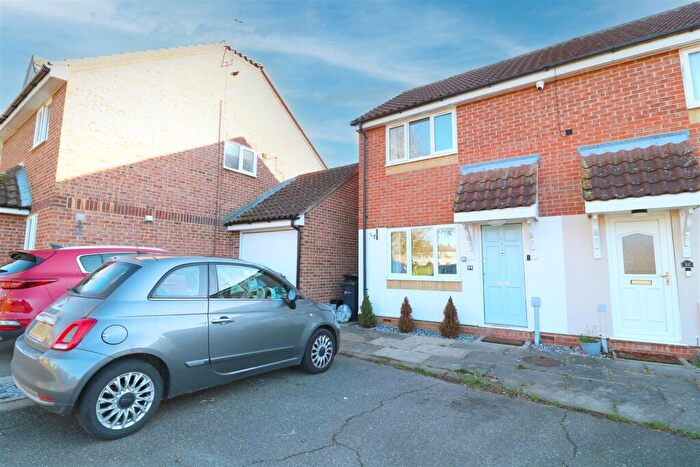 1 Bedroom End Of Terrace House For Sale In Holmans, Boreham, Chelmsford, CM3