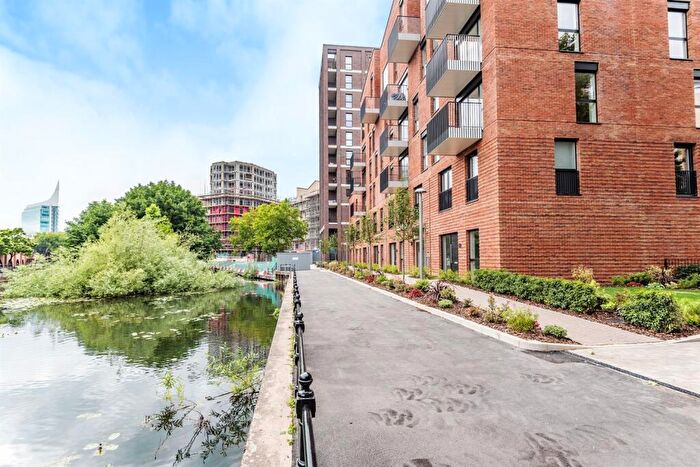 2 Bedroom Apartment To Rent In Joseph Huntley Walk, Reading, RG1