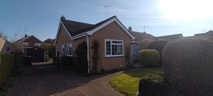 2 Bedroom Semi Detached Bungalow For Sale In Green Walk, Market Deeping, Peterborough, PE6