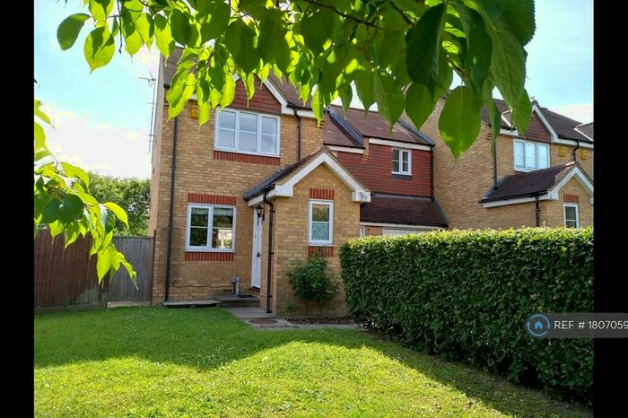3 Bedroom End Of Terrace House To Rent In Orient Close, St Albans, AL1