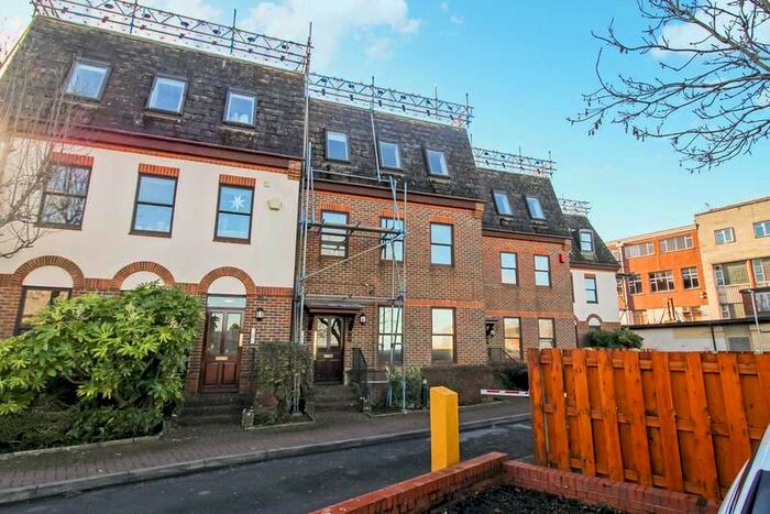 2 Bedroom Flat To Rent In Little London Court, Old Town, Swindon, SN1