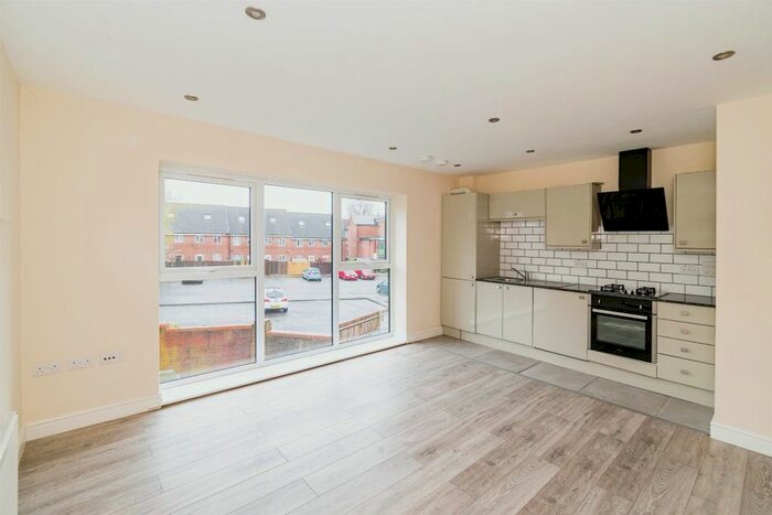 1 Bedroom Flat To Rent In Millbrook Road East, Southampton, SO15