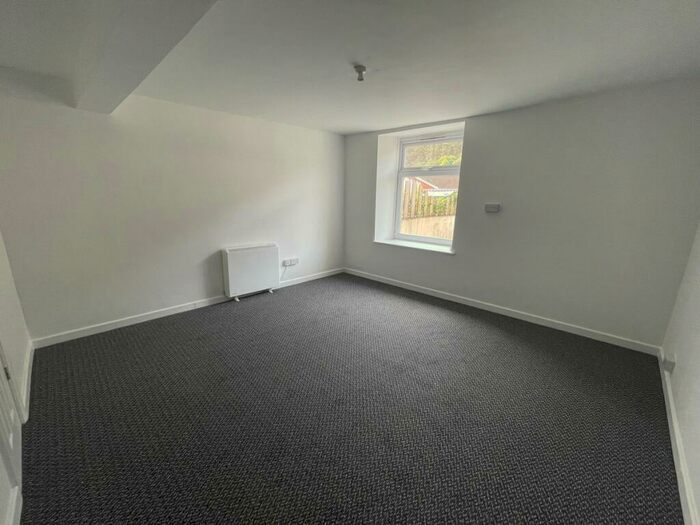 1 Bedroom Flat To Rent In Wyndham Street Treherbert - Treorchy, CF42