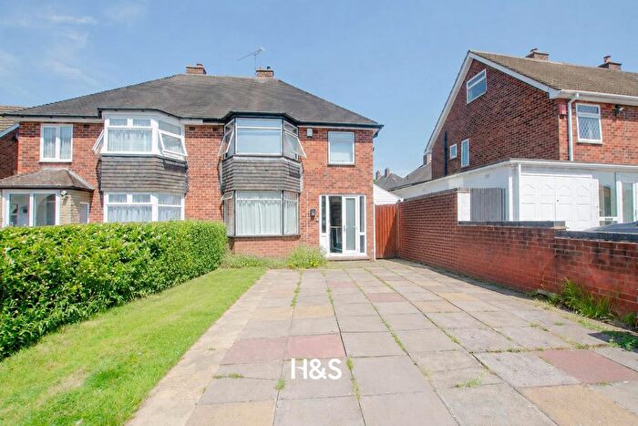 3 Bedroom Semi-Detached House For Sale In Scott Road, Solihull, B92