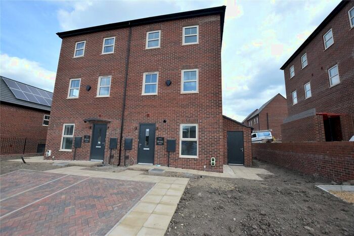 2 Bedroom Town House To Rent In Coltman Way, Leeds, West Yorkshire, LS14