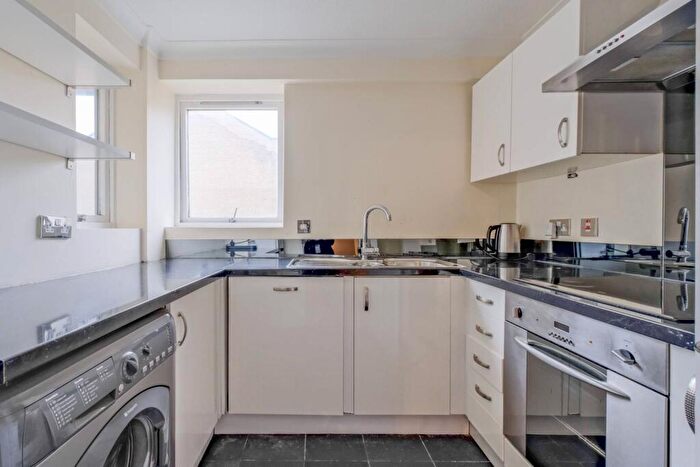 2 Bedroom Flat To Rent In Back Church Lane, Aldgate, London, E1