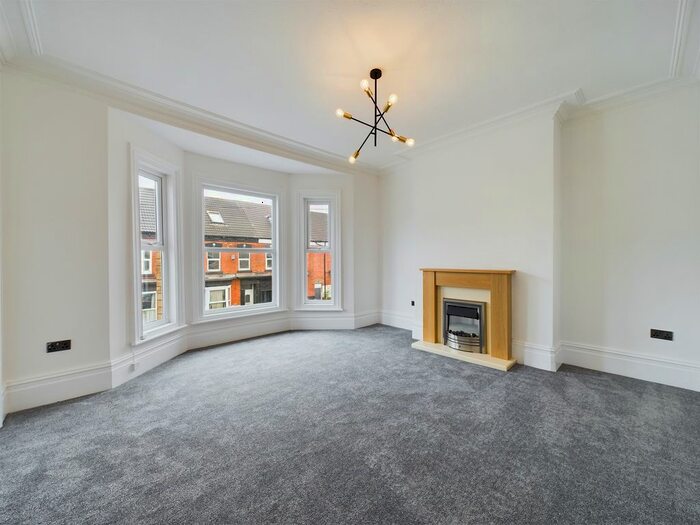 2 Bedroom Flat To Rent In Park Grove, Princes Avenue, HU5