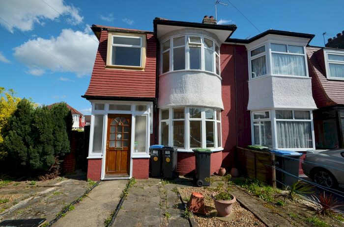 4 Bedroom End Of Terrace House To Rent In Kendal Avenue, Edmonton / London N18