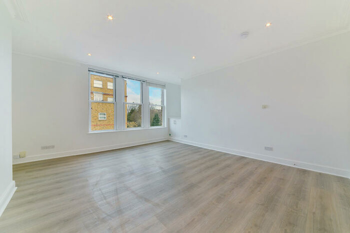 2 Bedroom Apartment To Rent In The Gardens, East Dulwich London, SE22