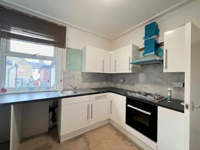 2 Bedroom Flat To Rent In Portland Road, South Norwood SE25