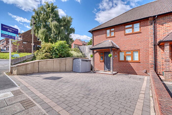 3 Bedroom End Of Terrace House For Sale In Breakspears Drive, Orpington, BR5
