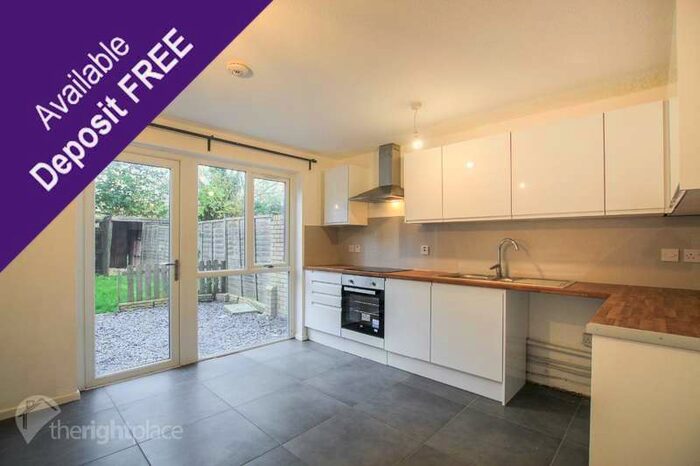 3 Bedroom Terraced House To Rent In Cranesbill Place, Conniburrow, Conniburrow, MK14