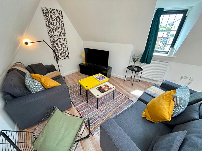 2 Bedroom Flat To Rent In Praed Street, London, W2