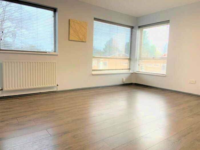 1 Bedroom Flat To Rent In Stonehouse Rise, Frimley, Camberley GU16