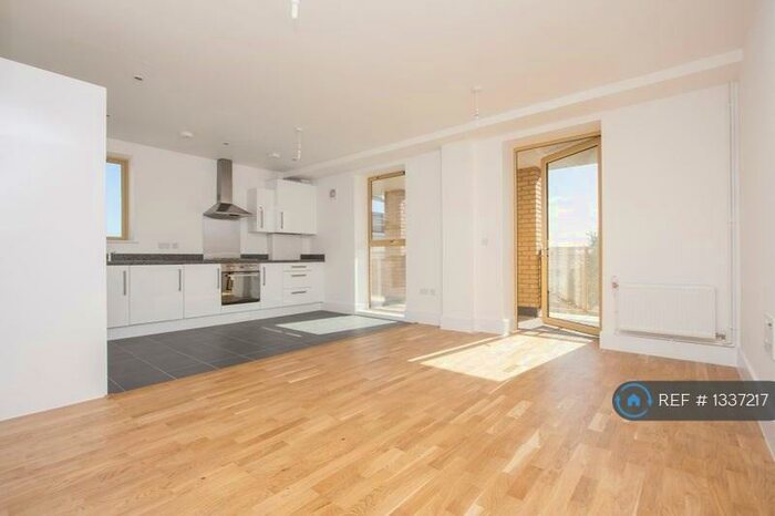 2 Bedroom Flat To Rent In High Road, London, N15