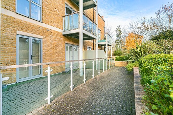 1 Bedroom Flat To Rent In Makepeace Court, Blagrove Road, Teddington, TW11