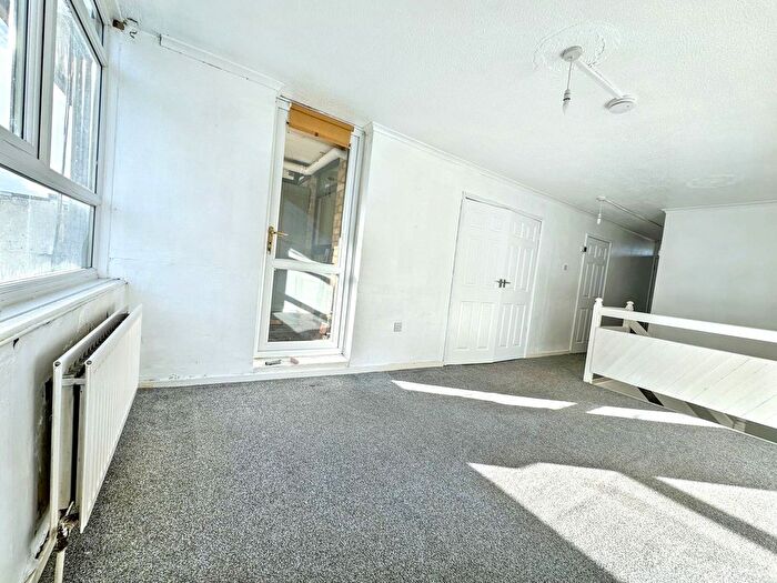 2 Bedroom Flat To Rent In Kenilworth Court, Washington, NE37