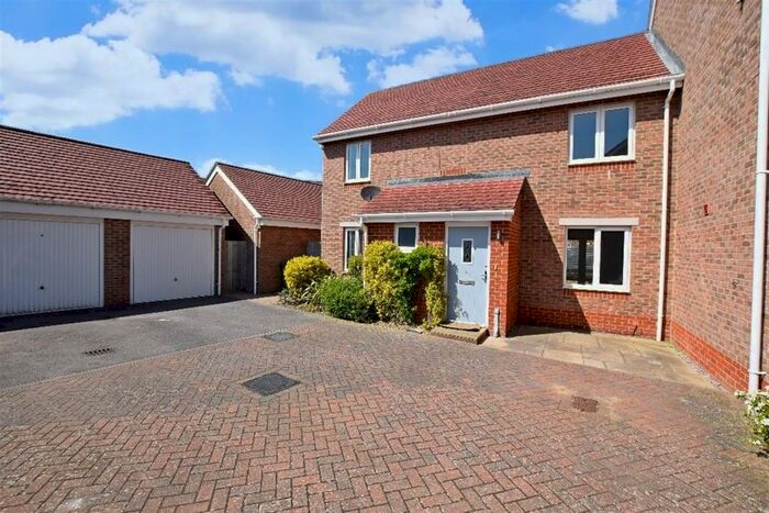 3 Bedroom Semi-Detached House To Rent In Cowslip Gardens, Felpham, Bognor Regis, West Sussex, PO22