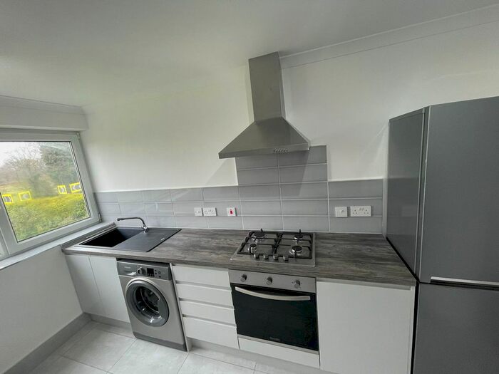 2 Bedroom Flat To Rent In Brading Crescent, London, E11