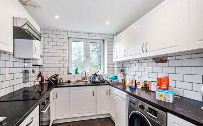 5 Bedroom Flat To Rent In Queens Crescent, London, NW5