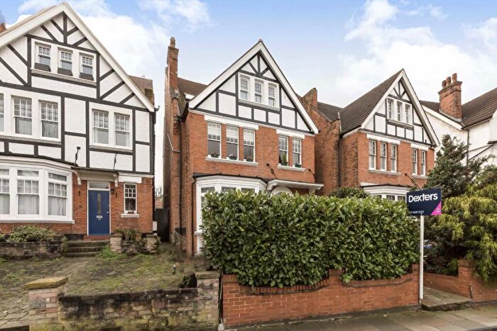 2 Bedroom Flat To Rent In Brondesbury Park, Willesden, NW2