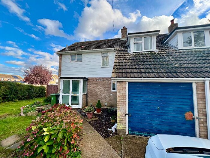 3 Bedroom Semi-Detached House To Rent In Blackberry Grove, CM0