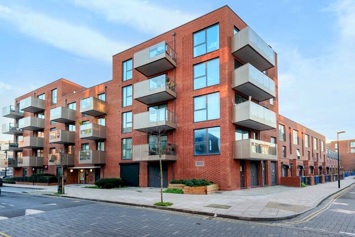 2 Bedroom Flat To Rent In Edmund Street, London, SE5