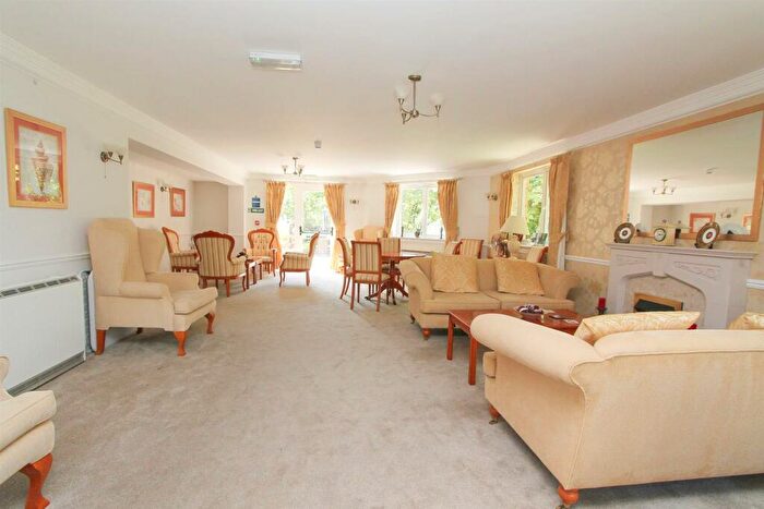 1 Bedroom Apartment For Sale In Hampton Lodge, Cavendish Road, South Sutton, SM2