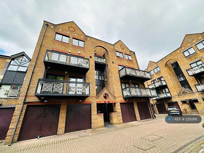 2 Bedroom Flat To Rent In Goodhart Place, London, E14
