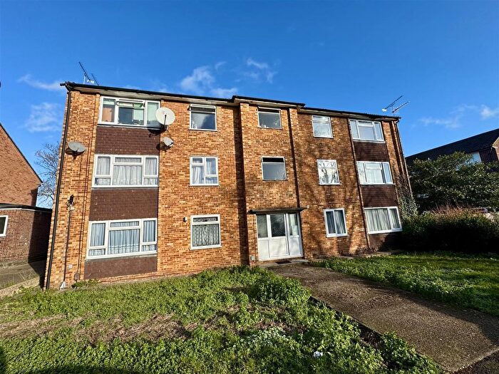 2 Bedroom Flat To Rent In Prospect Road, Cheshunt, EN8