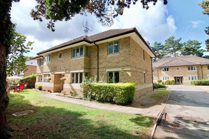 2 Bedroom Flat To Rent In Pinewood Court, Burford Road, Carterton, OX18
