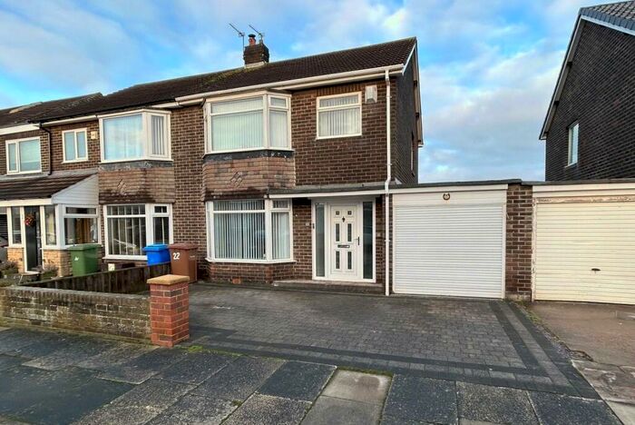 3 Bedroom Semi-Detached House For Sale In Conway Grove, Seaton Sluice, NE26