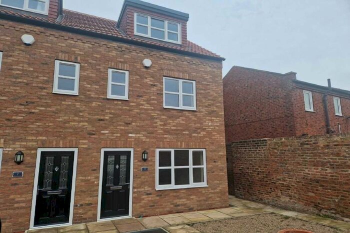 3 Bedroom Semi-Detached House To Rent In Millgate Court, Selby, YO8