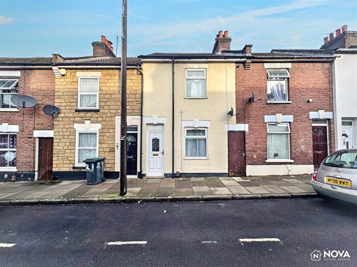 3 Bedroom Terraced House For Sale In Arthur Street, Luton, LU1
