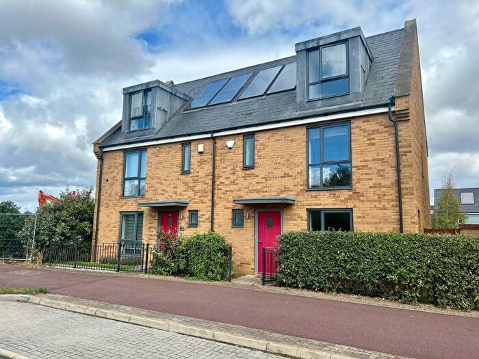 4 Bedroom Semi-Detached House To Rent In Fen Street, Brooklands, MK10