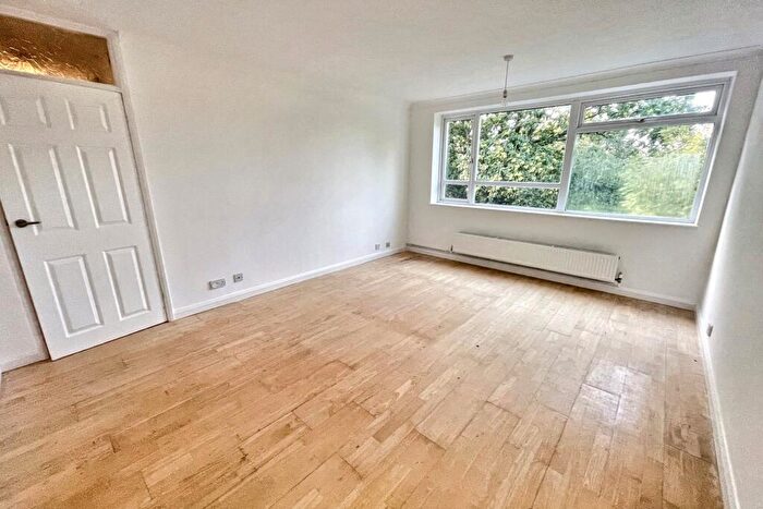 2 Bedroom Flat For Sale In Branksome Wood Road, BH2