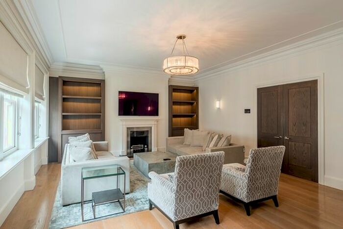 3 Bedroom Flat To Rent In Duke Street, London, W1K