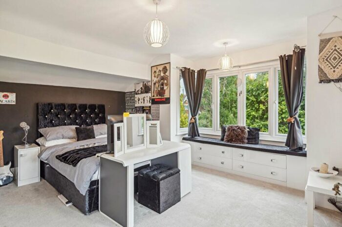 4 Bedroom Detached House For Sale In Beaconsfield Road, Farnham Common, Slough, SL2